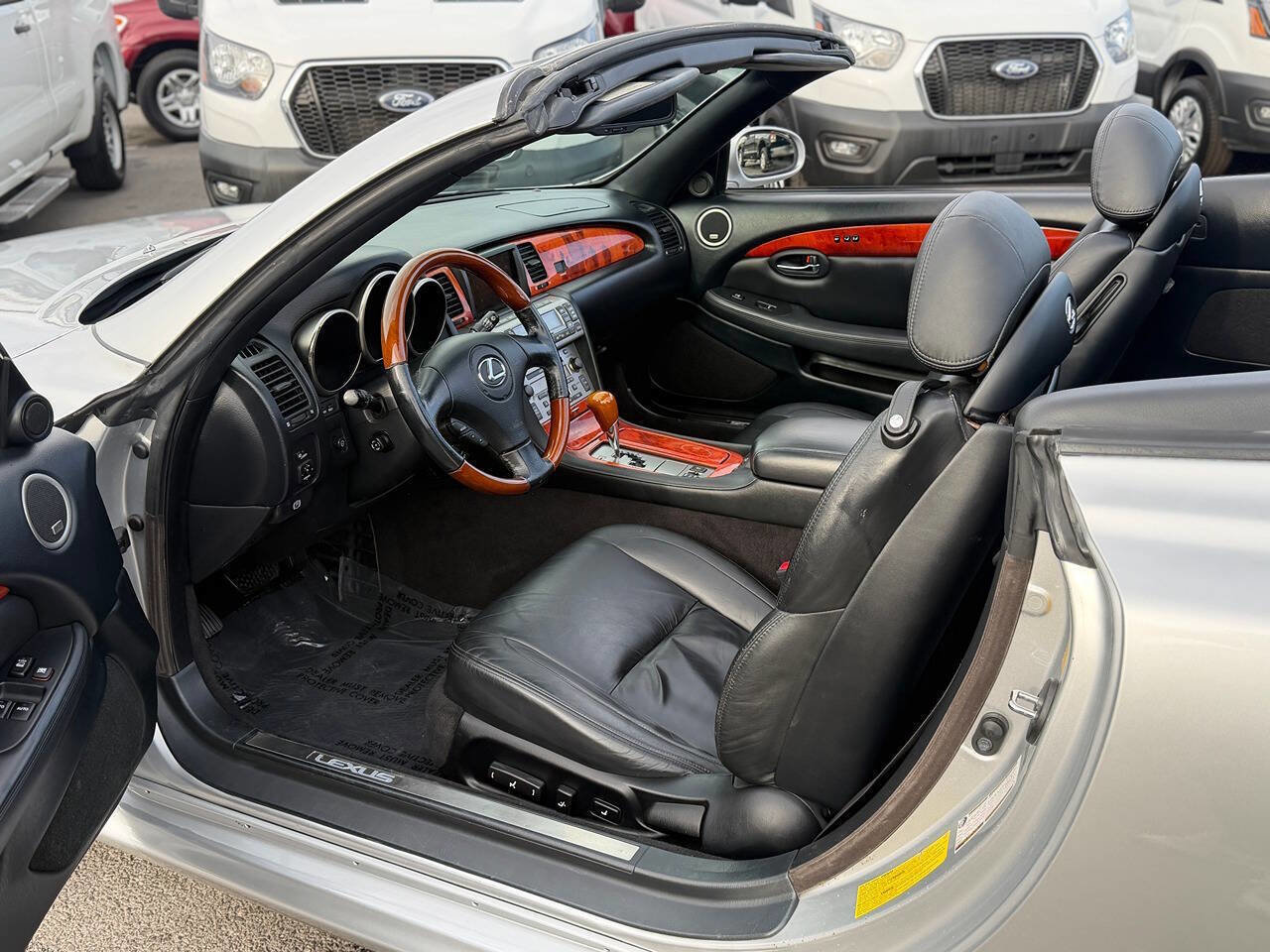 Used 2007 Lexus SC 430 Convertible image 2