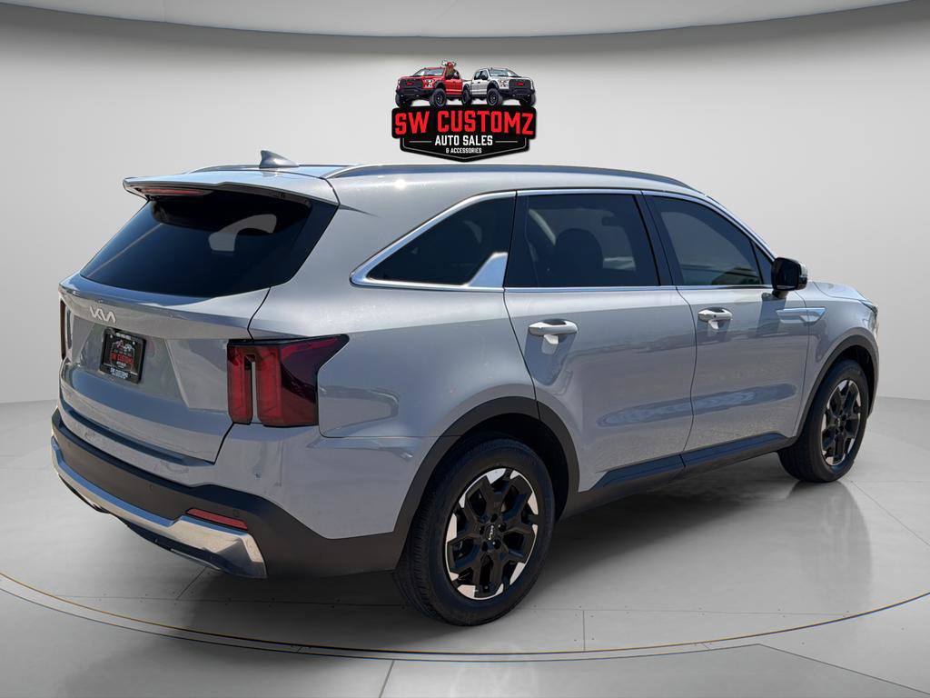 Used 2025 Kia Sorento S w/ Panoramic Sunroof Package FWD image 7