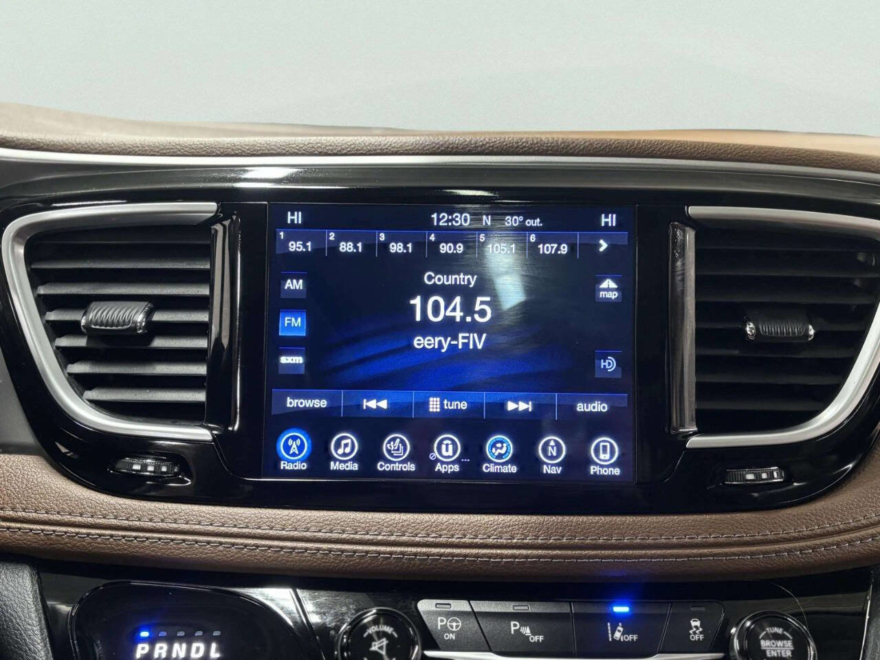 Used 2017 Chrysler Pacifica Limited image 46