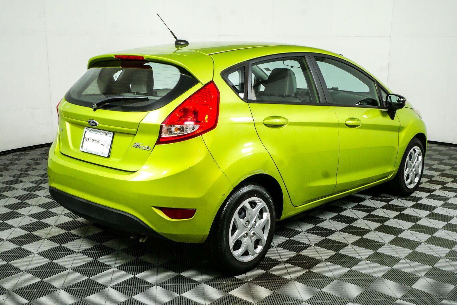 Used 2013 Ford Fiesta SE FWD image 3