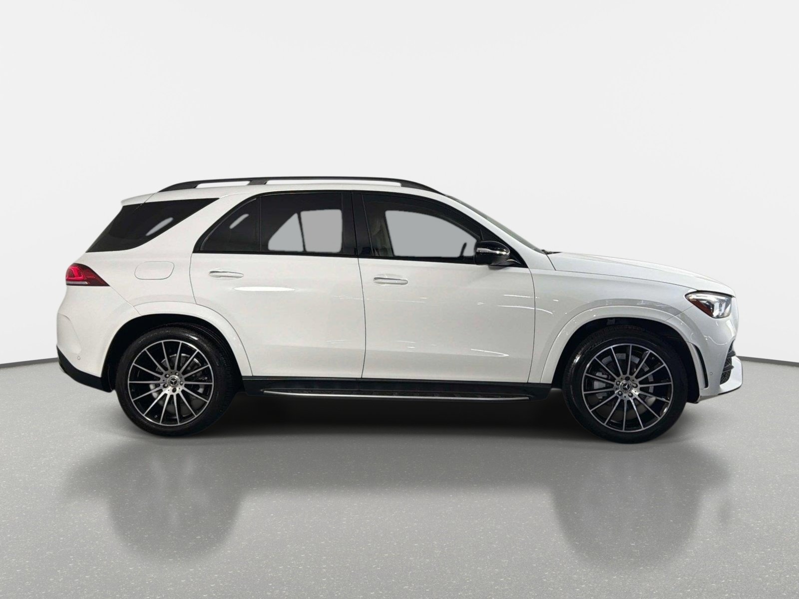 Used 2025 Mercedes-Benz GLC 350e 4MATIC image 2