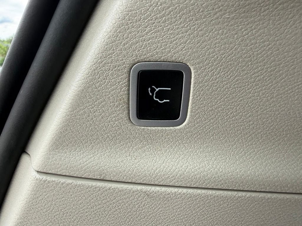 Used 2024 Chrysler Pacifica Touring-L FWD image 36