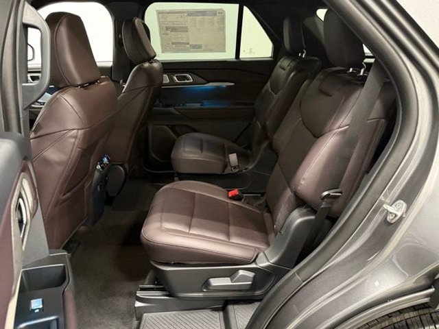 Used 2026 Ford Explorer Platinum RWD image 28
