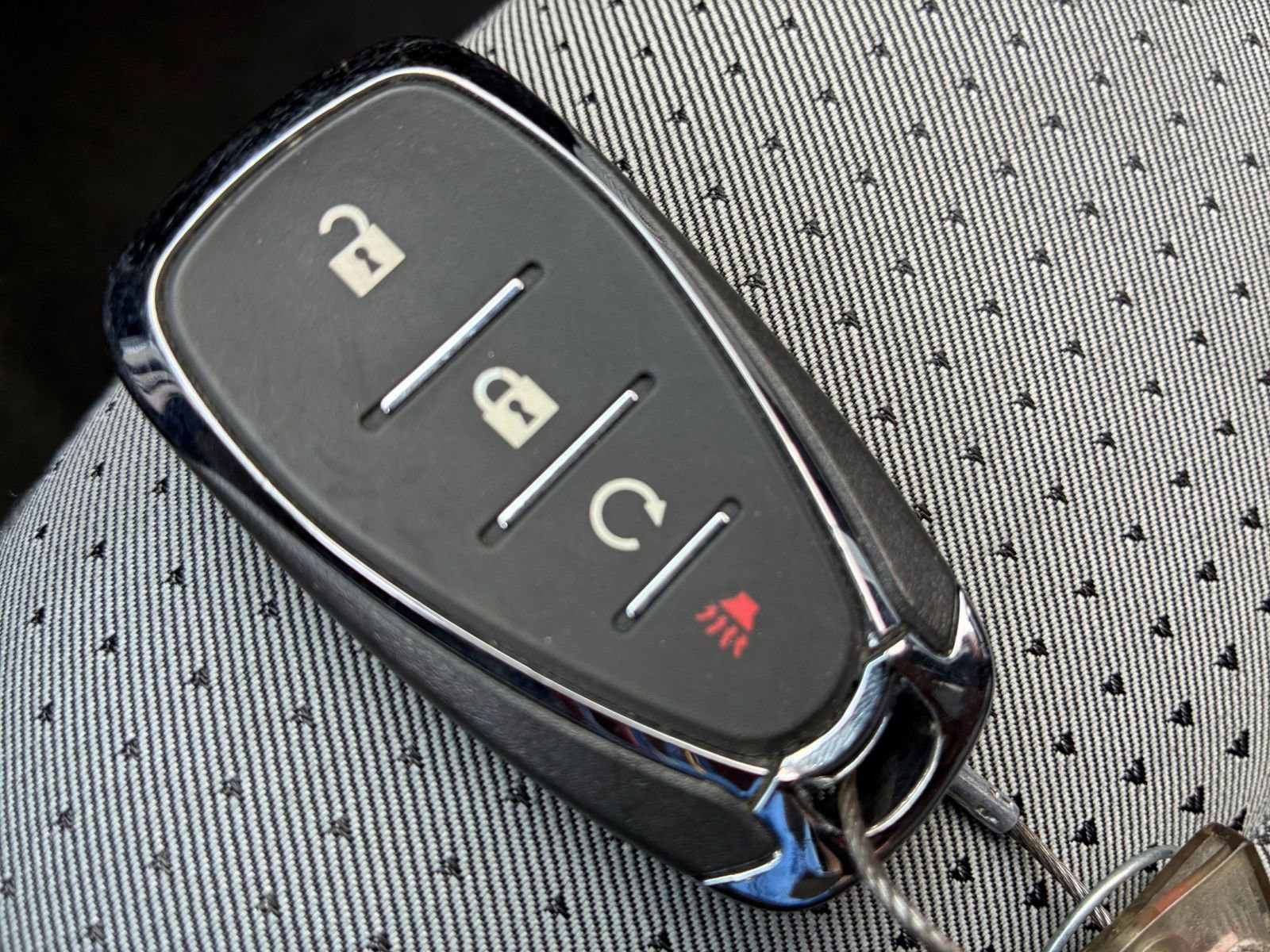 Used 2025 Chevrolet Trax LT w/ LT Convenience Package image 23