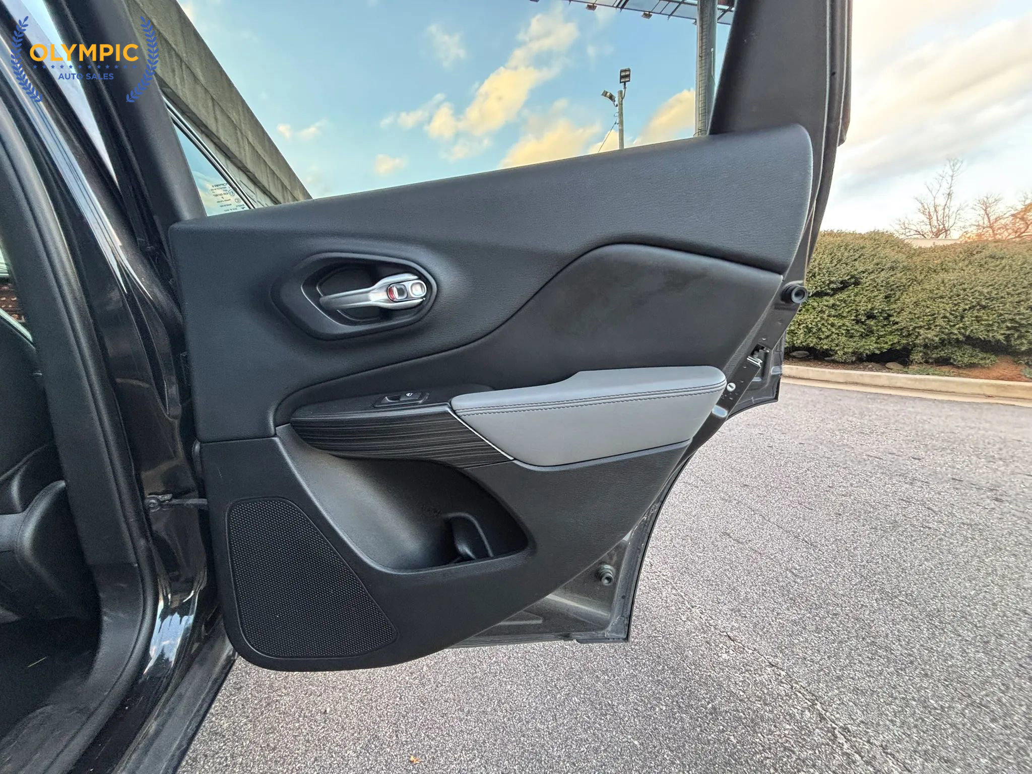 Used 2014 Jeep Cherokee Limited w/ Trailer Tow Group image 42