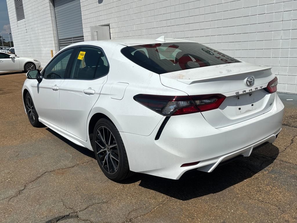 Used 2023 Toyota Camry SE image 6
