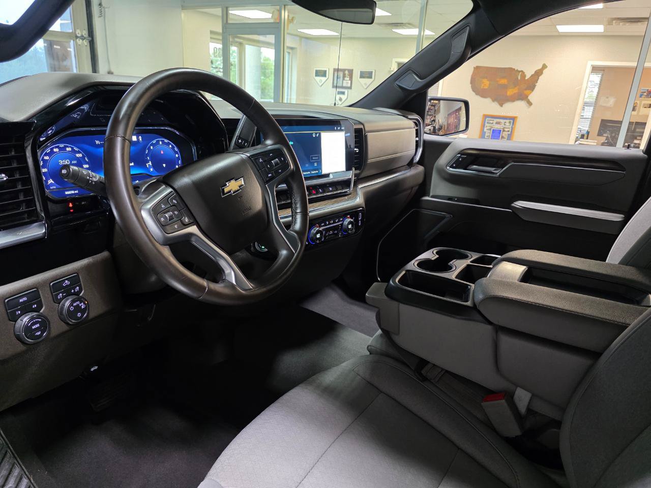 Used 2023 Chevrolet Silverado 1500 LT w/ Protection Package AWD/4WD image 16