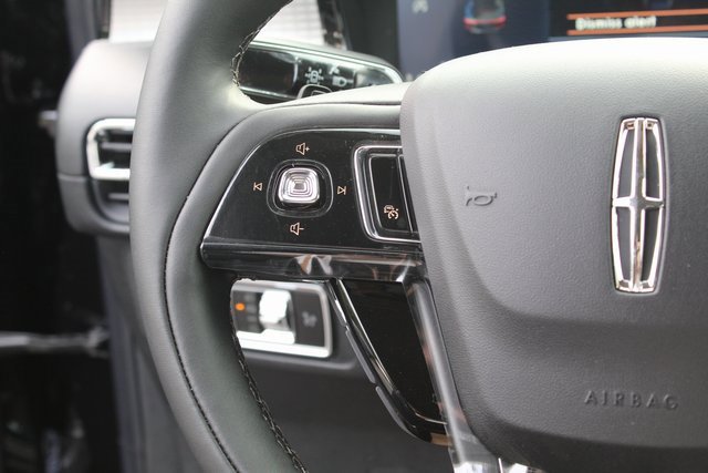 New 2023 Lincoln Corsair AWD w/ Equipment Group 101A image 17