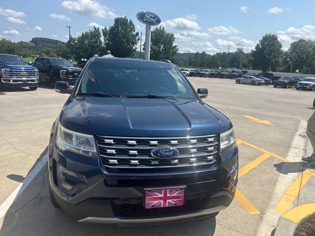Used 2017 Ford Explorer XLT w/ Equipment Group 202A FWD image 2