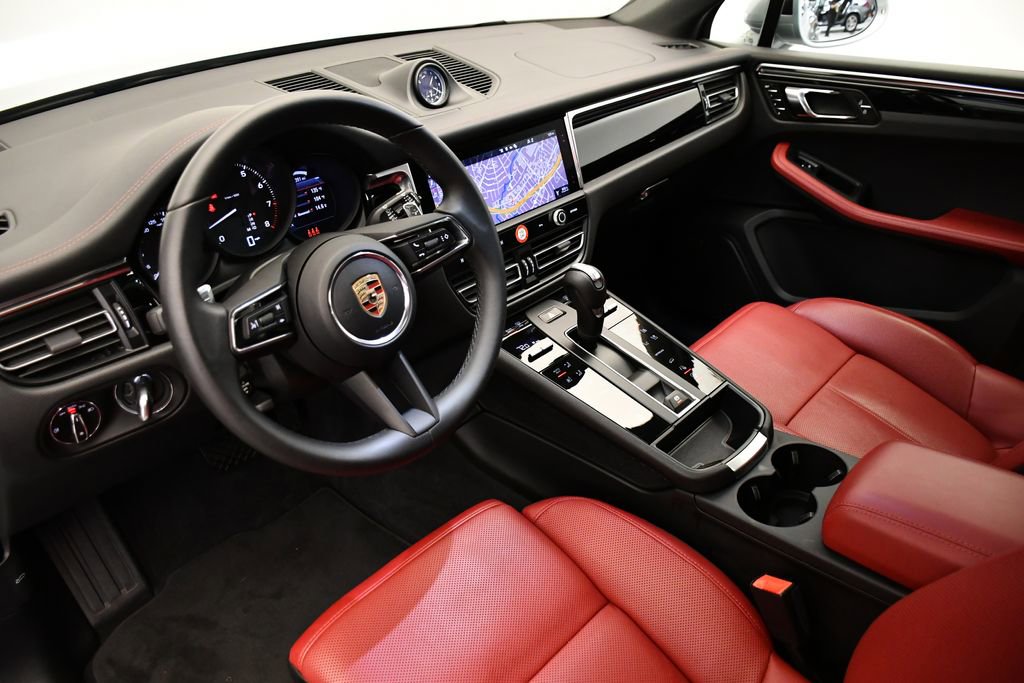 Used 2025 Porsche Macan Turbo image 4