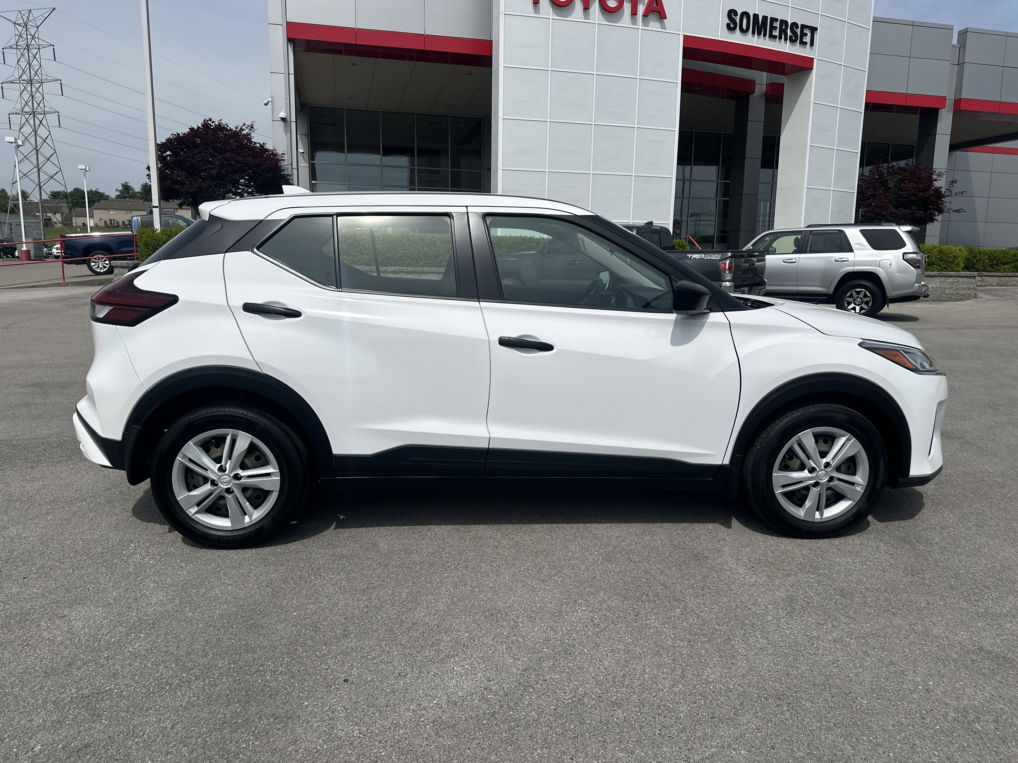 Used 2022 Nissan Kicks S FWD image 4