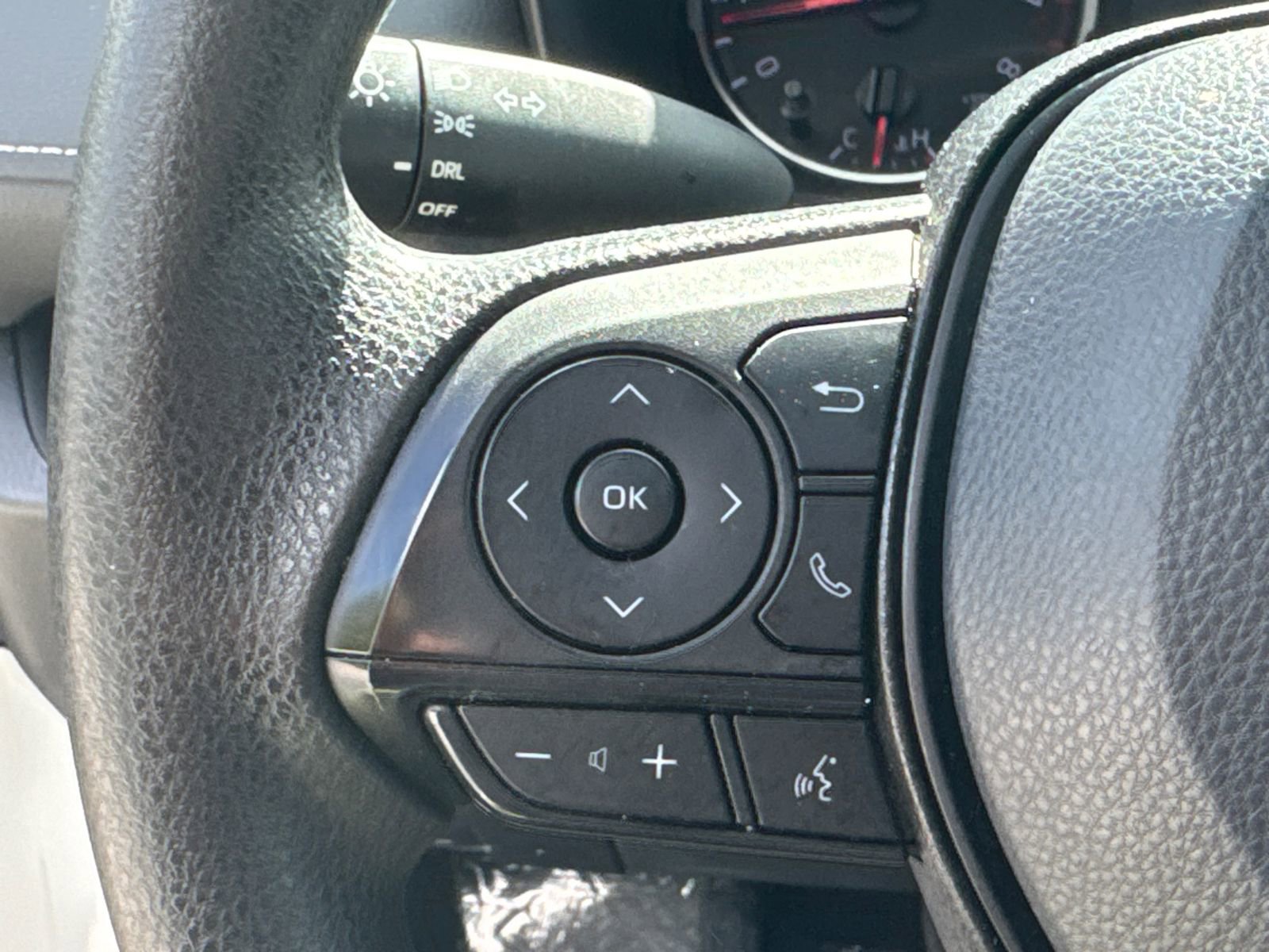 Used 2022 Toyota RAV4 LE image 24