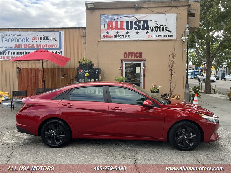 Used 2022 Hyundai Elantra Blue FWD image 1