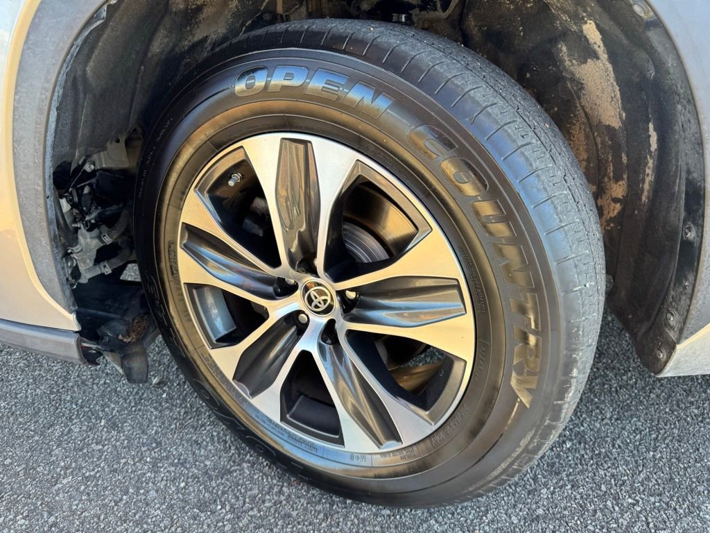 Used 2022 Toyota Highlander XLE image 42