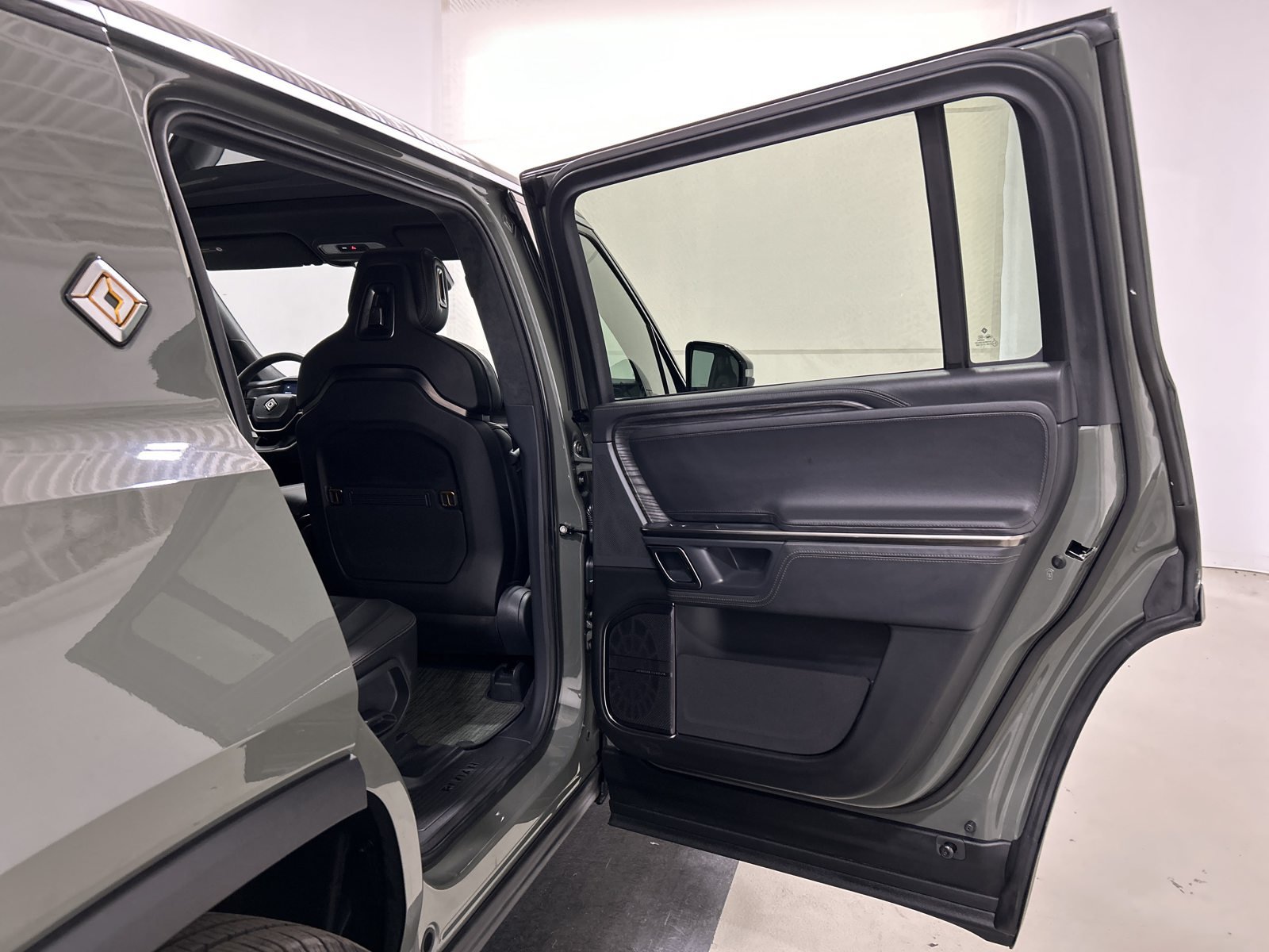 Used 2022 Rivian R1S Launch Edition Quad AWD/4WD image 19