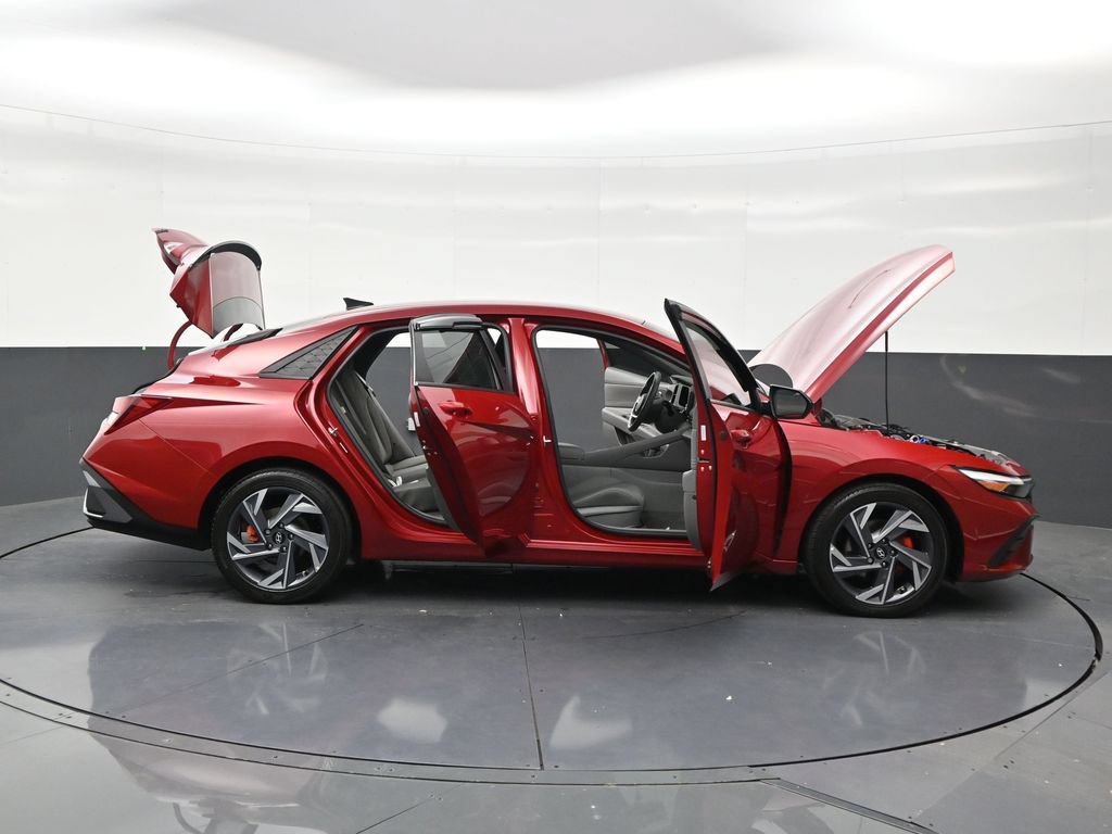 Used 2025 Hyundai Elantra Sport FWD image 29