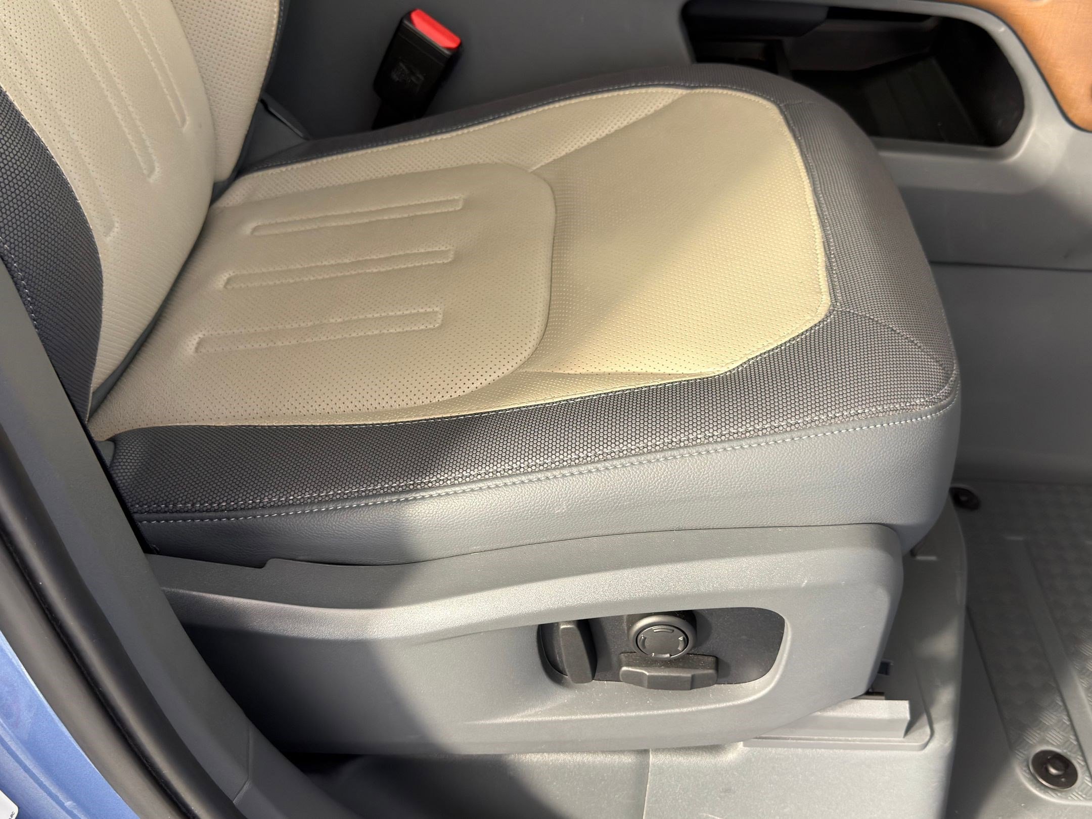 Used 2022 Land Rover Defender 110 X-Dynamic SE image 31