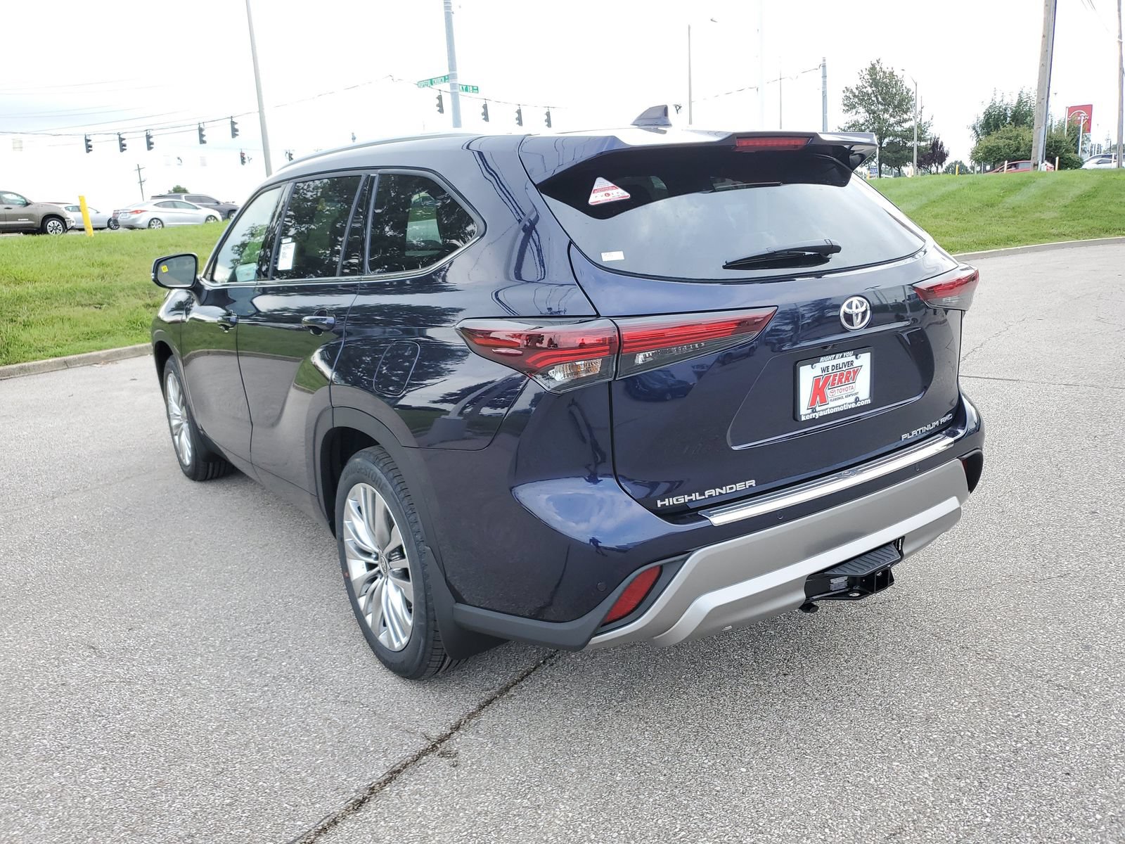 New 2026 Toyota Highlander Platinum AWD/4WD image 3