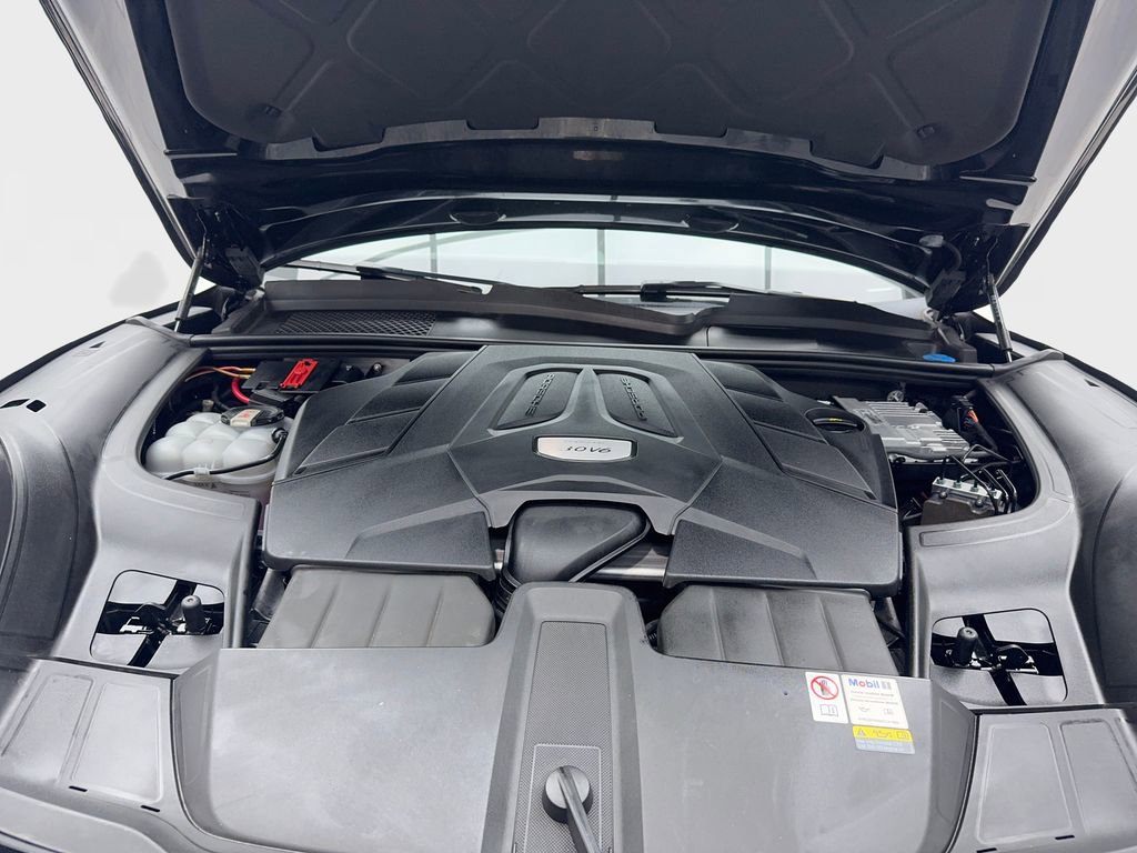 Used 2023 Porsche Cayenne Platinum Edition image 17