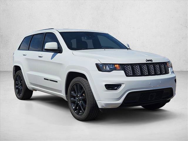 Used 2020 Jeep Grand Cherokee Altitude RWD image 3