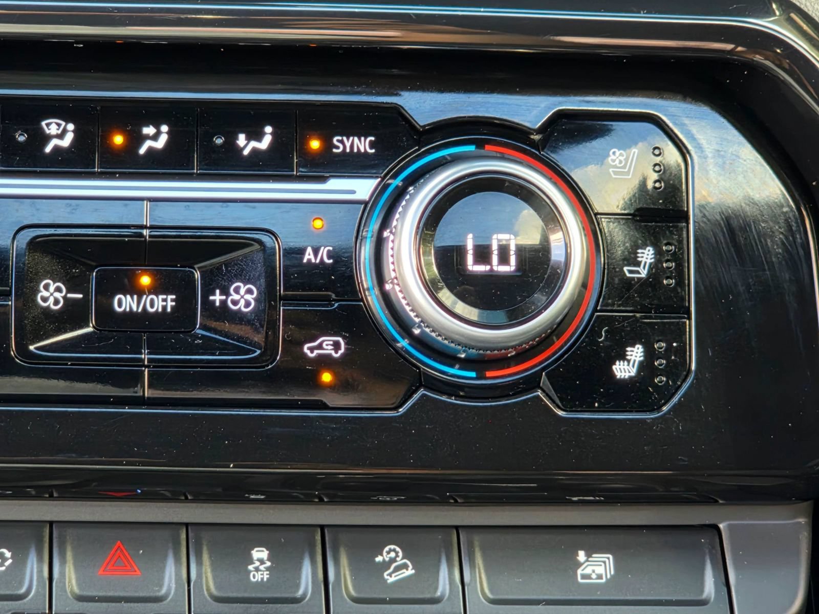 Used 2023 GMC Sierra 1500 AT4 w/ AT4 Premium Package AWD/4WD image 17