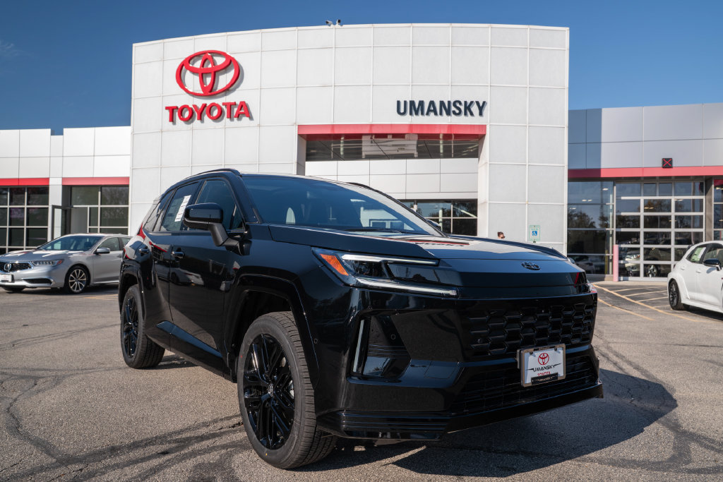 New 2026 Toyota RAV4 XSE w/ Panoramic Sun Roof Package AWD/4WD image 1