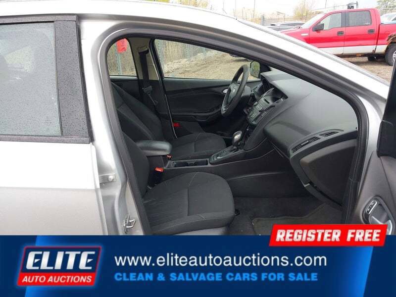 Used 2017 Ford Focus SE FWD image 9