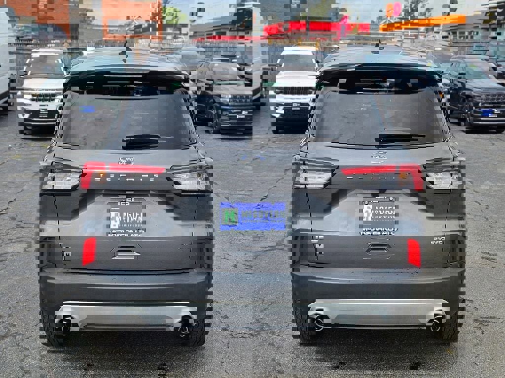 Used 2022 Ford Escape SE image 4