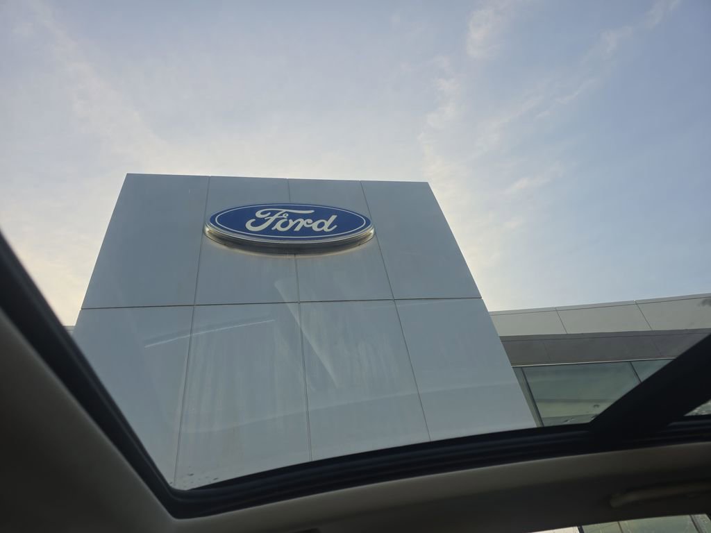 Used 2019 Ford Edge Titanium w/ Equipment Group 301A image 18