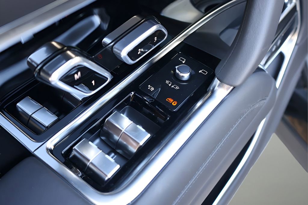 New 2026 Land Rover Range Rover SE image 11