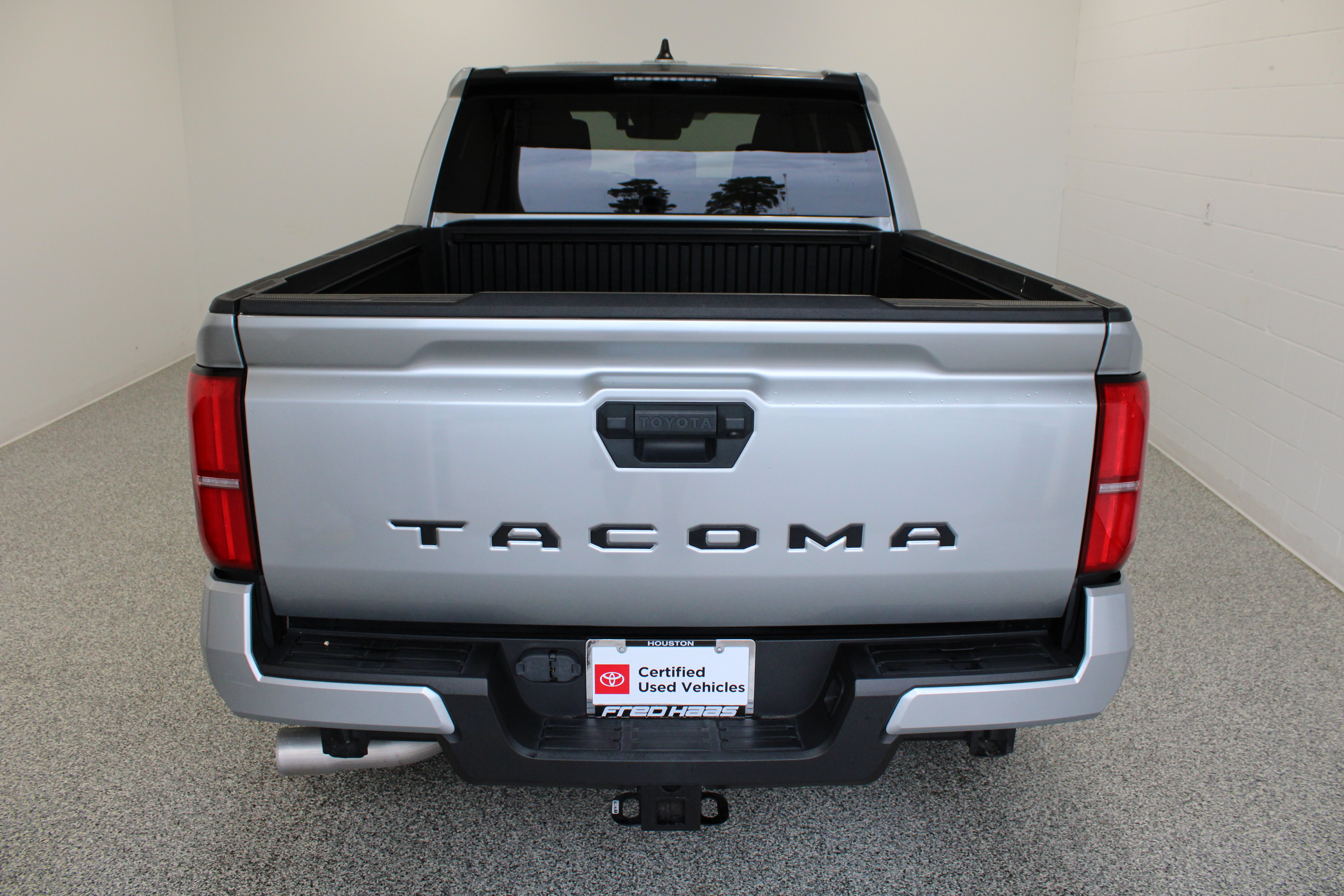 Used 2024 Toyota Tacoma SR5 RWD image 8