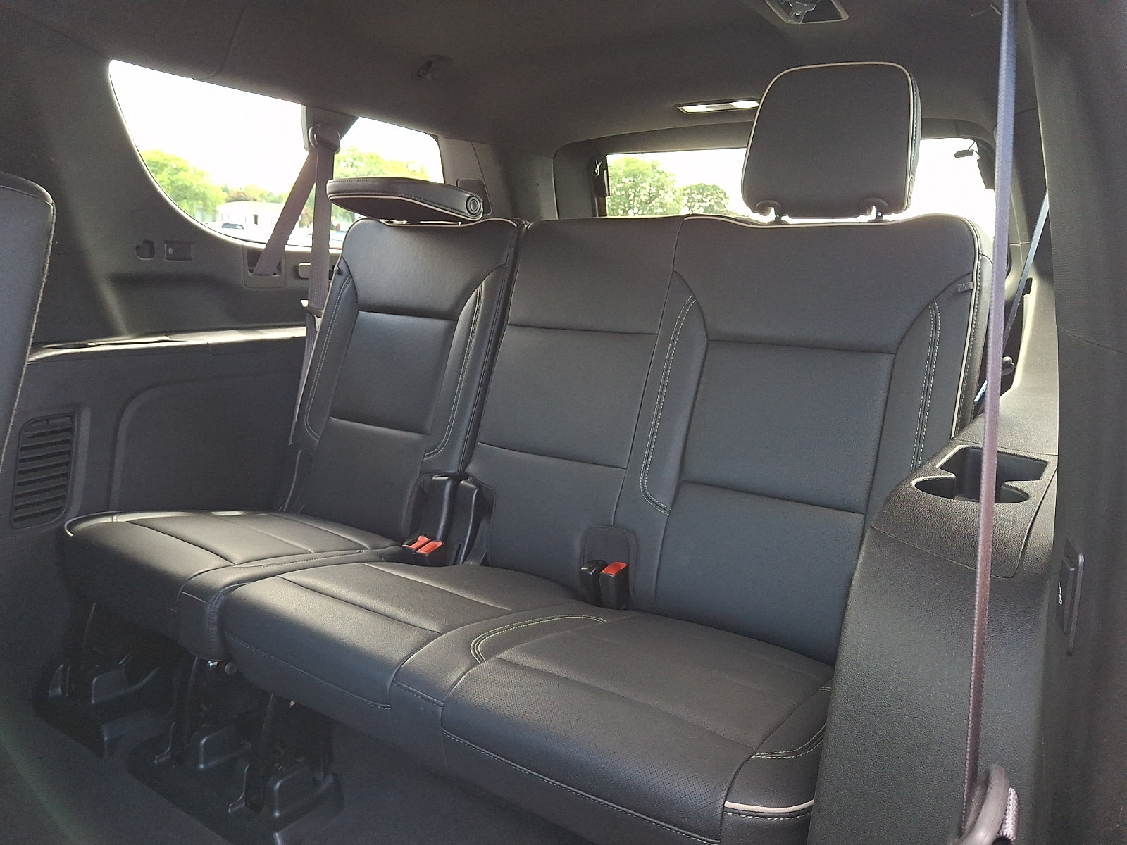 Used 2024 Chevrolet Suburban Premier w/ Premium Package AWD/4WD image 10