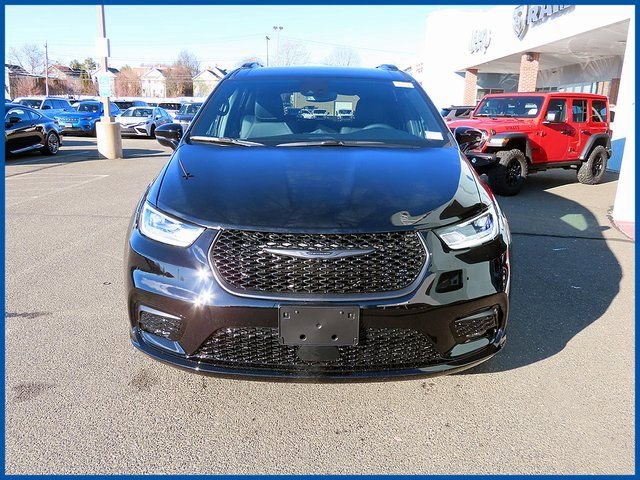 New 2026 Chrysler Pacifica Select image 3