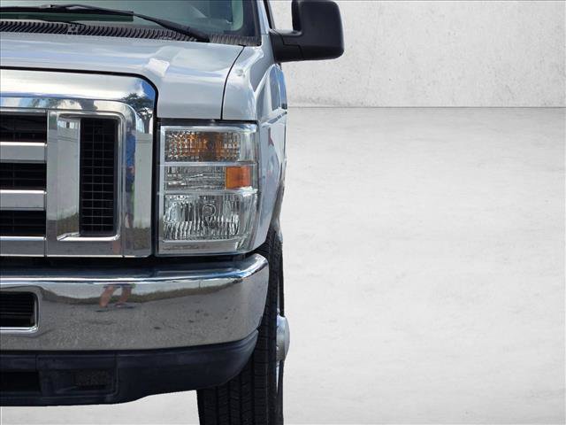 Used 2014 Ford E-350 and Econoline 350 XLT RWD image 8