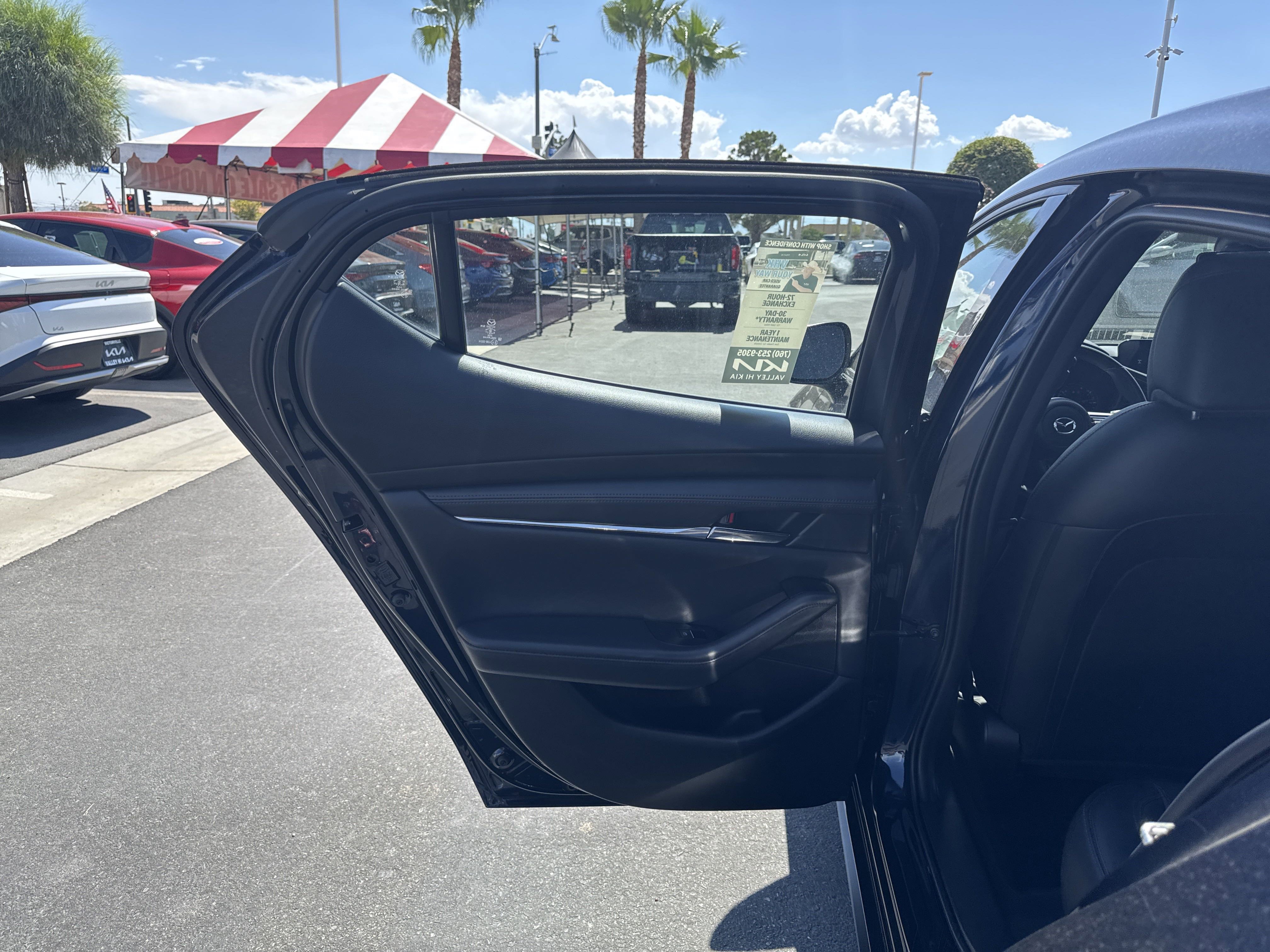 Used 2019 MAZDA MAZDA3 Hatchback w/ Premium Package image 18