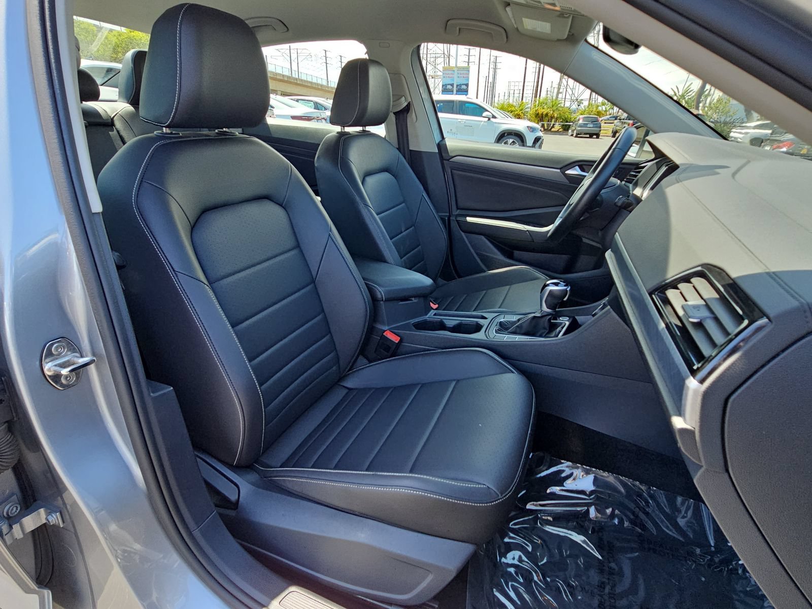 Used 2024 Volkswagen Jetta SE FWD image 10