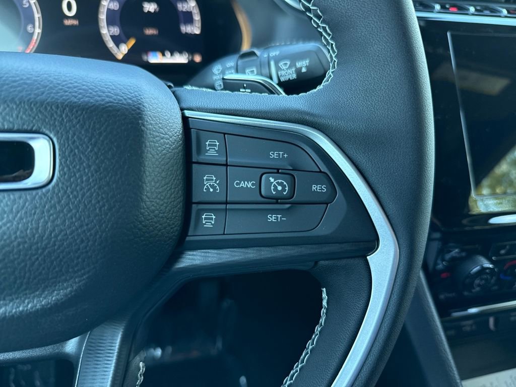 New 2025 Jeep Grand Cherokee L Laredo w/ Luxury Tech Group I image 30