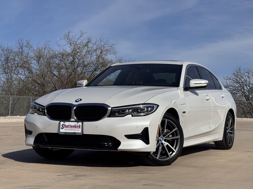 Used 2022 BMW 330e w/ Convenience Package RWD image 2