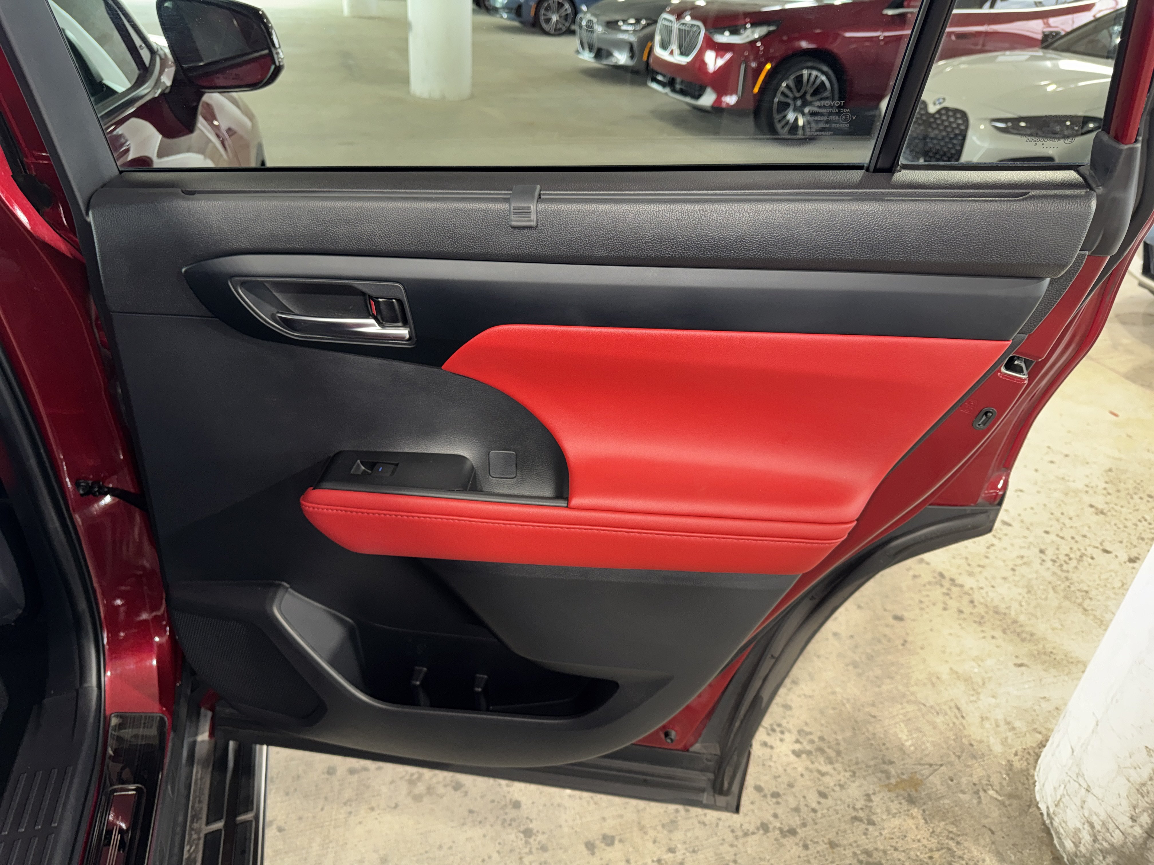 Used 2021 Toyota Highlander XSE AWD/4WD image 11