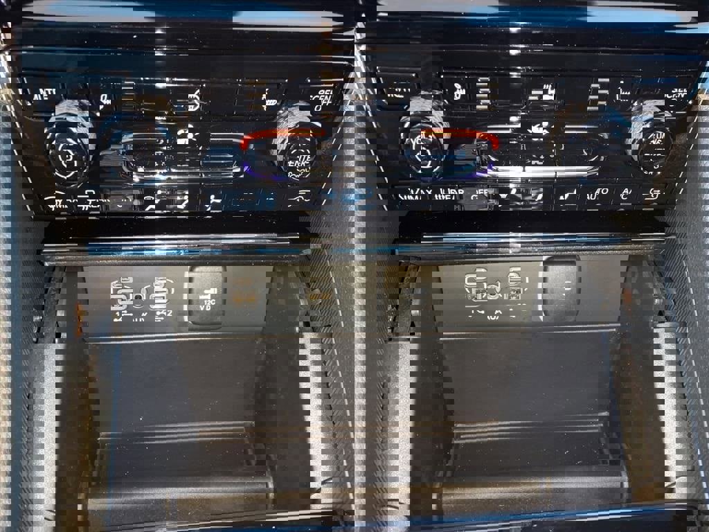 New 2025 Jeep Grand Cherokee Limited w/ Trailer Tow Package image 10