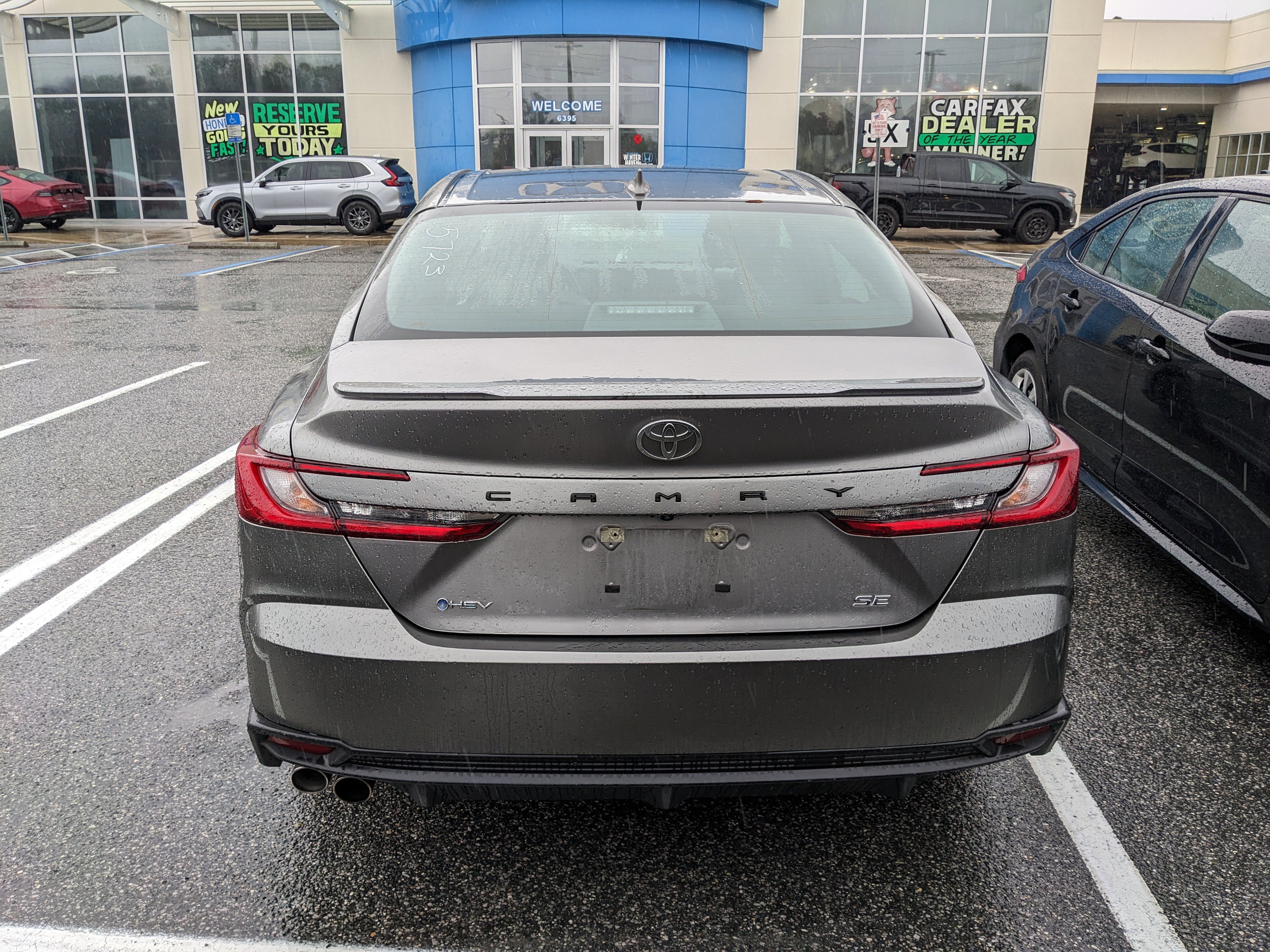 Used 2025 Toyota Camry SE image 9