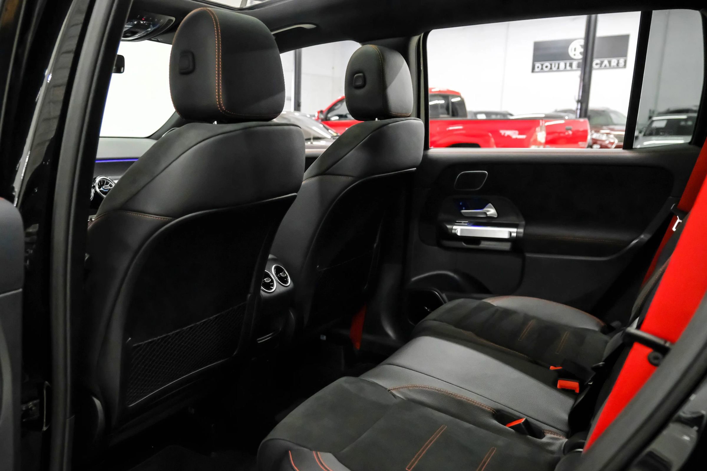 Used 2024 Mercedes-Benz GLB 35 AMG 4MATIC image 36