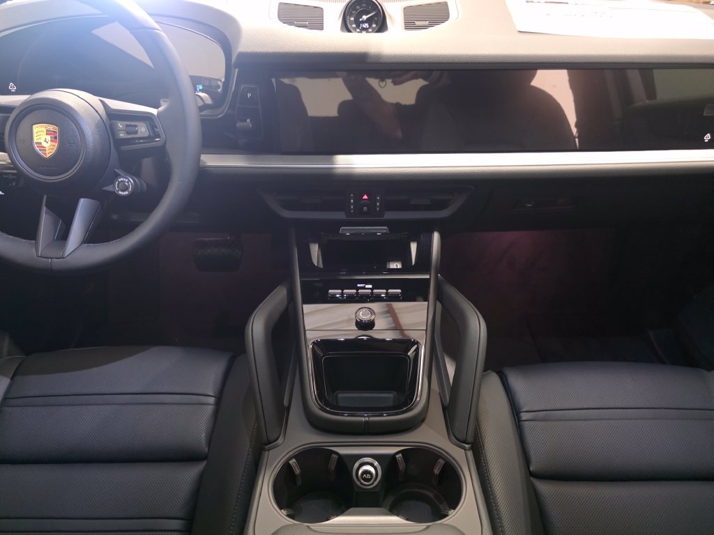 New 2026 Porsche Cayenne Coupe AWD/4WD image 19