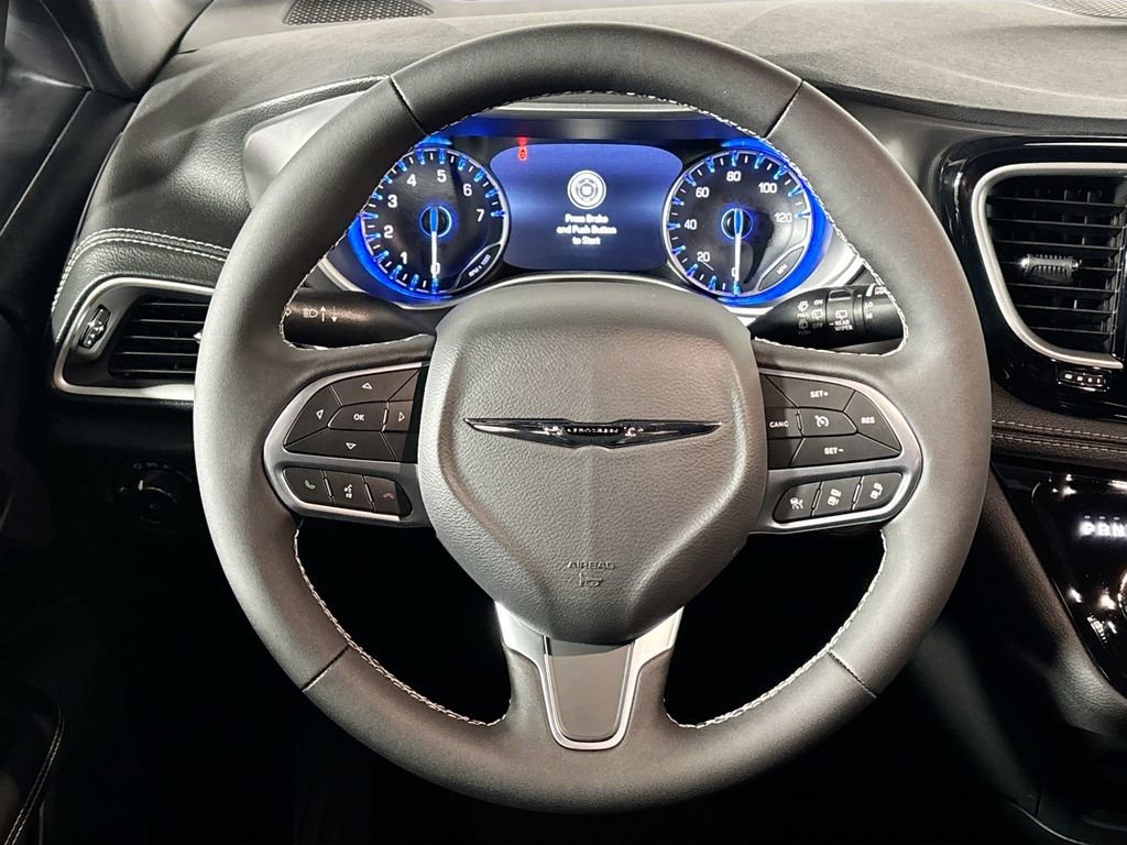 New 2026 Chrysler Pacifica Select image 13