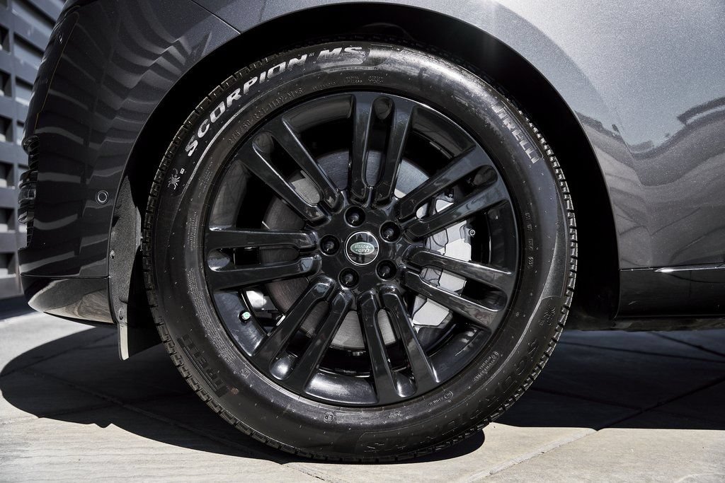 Used 2024 Land Rover Range Rover SE AWD/4WD image 3
