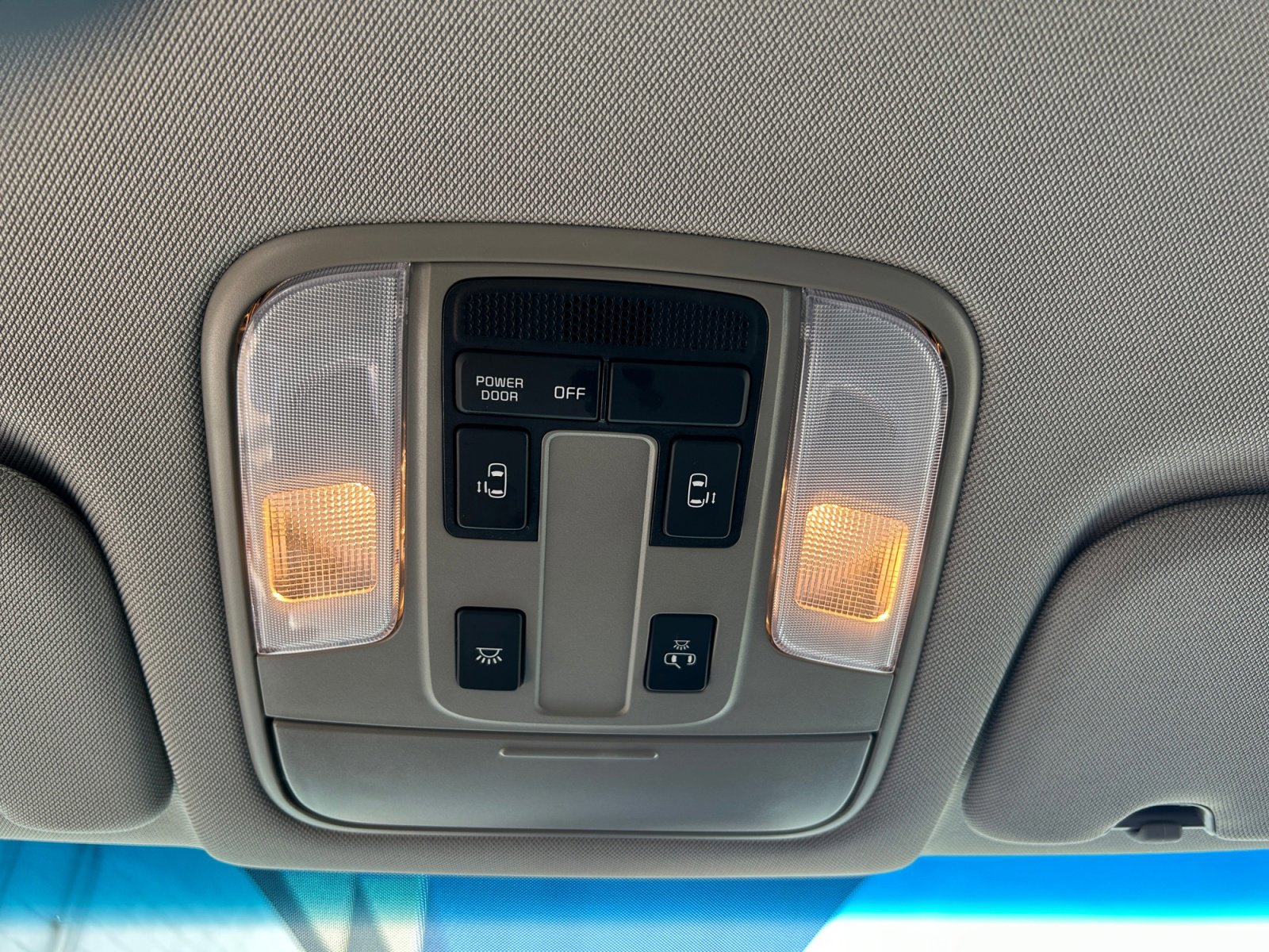 Used 2021 Kia Sedona LX image 23