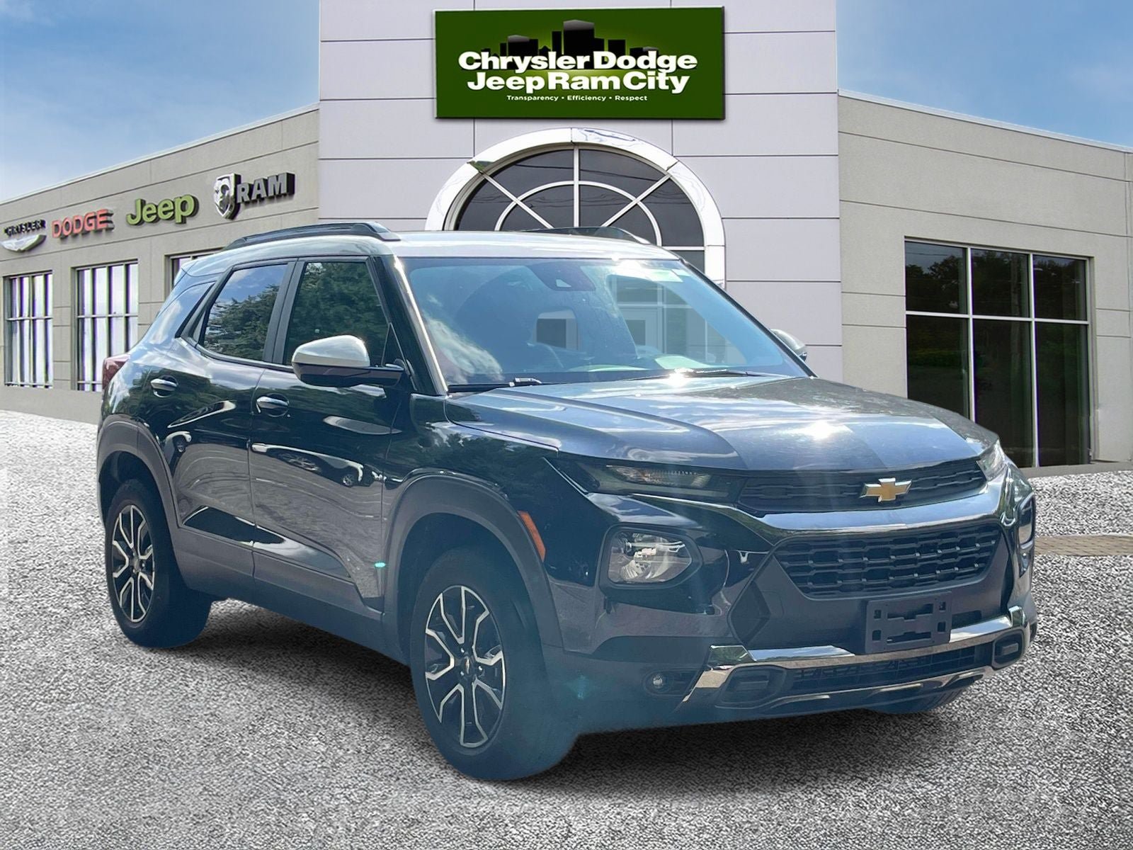 Used 2021 Chevrolet TrailBlazer ACTIV w/ Convenience Package AWD/4WD image 2