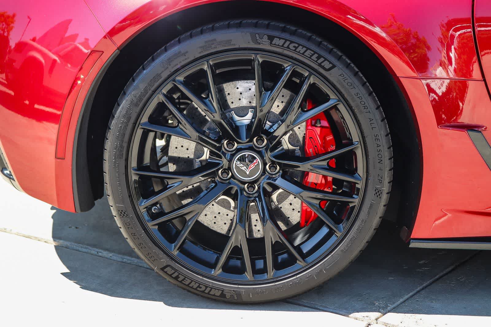Used 2015 Chevrolet Corvette Z06 w/ 3LZ Preferred Equipment Group RWD image 8
