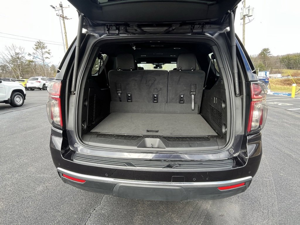 Used 2024 Chevrolet Suburban LT image 16