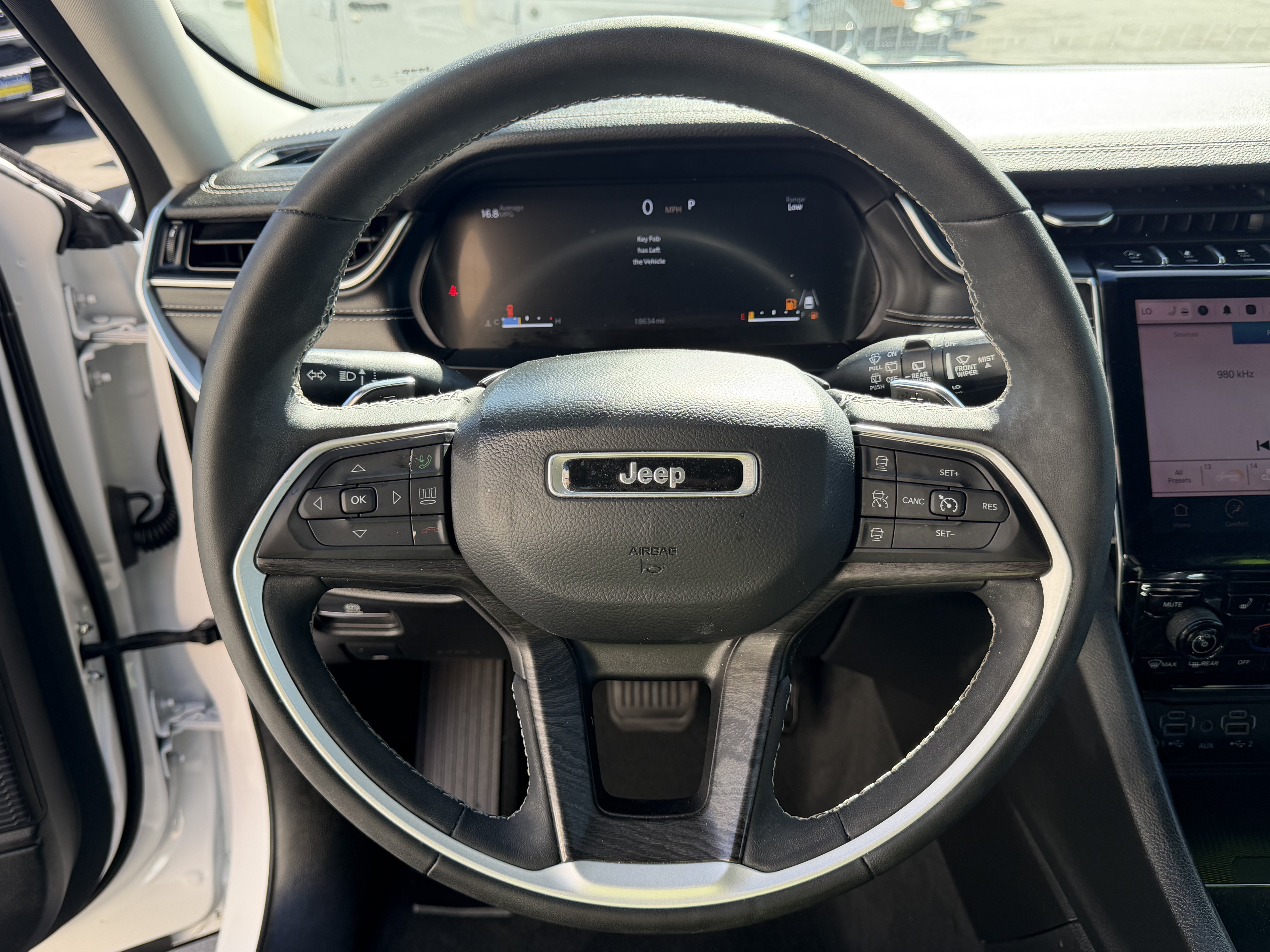 Used 2023 Jeep Grand Cherokee Limited w/ Luxury Tech Group II RWD image 25